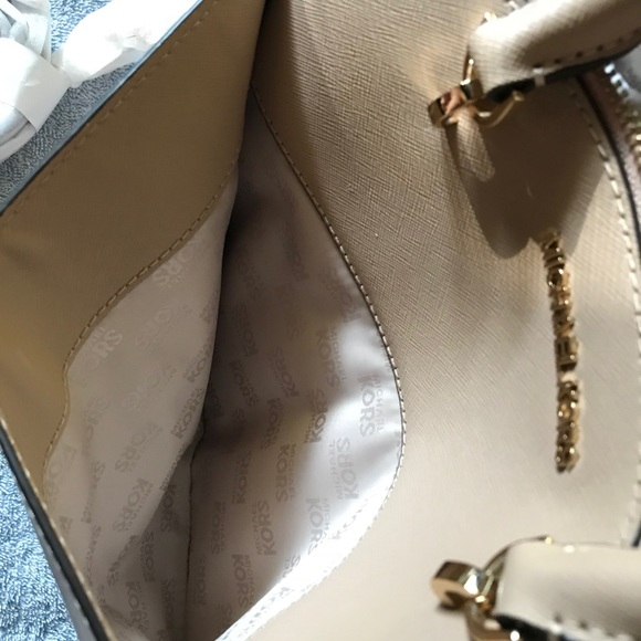 MK Handbag/purse with optional shoulder strap - Picture 3 of 4